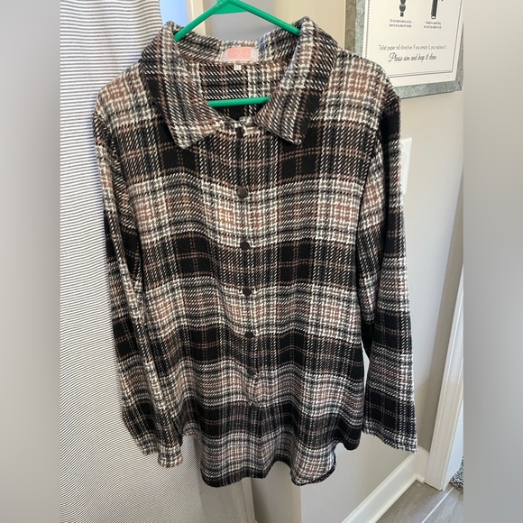 Shacket - Picture 1 of 2